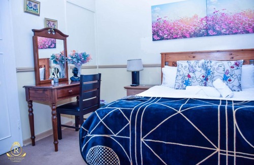 Carletonville House | Royal Highness Lux Guesthouse