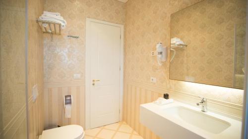 Rade Hotel | Royal Hill Hotel