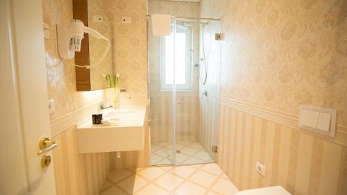 Rade Hotel | Royal Hill Hotel
