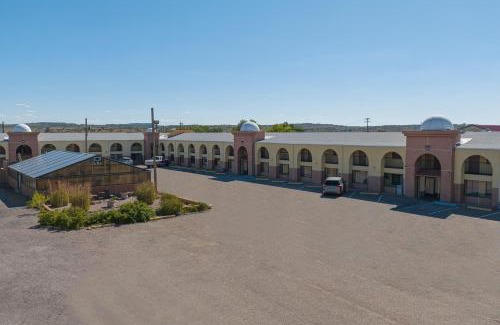 Allison Hotel | Royal Holiday Motel By Belvilla Gallup I-40
