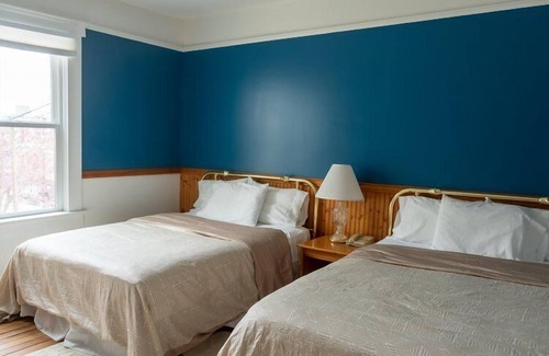 Chilliwack Proper Village West Hotel | Royal Hotel