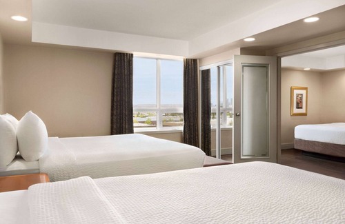 Calgary Hotel | Royal Hotel Calgary, Trademark Collection by Wyndham