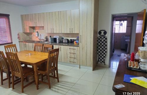 Greater Johannesburg Metropolitan Area Apartment | Royal Inn - Fully Furnished Self-Catering Apartments
