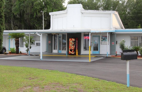 Perry Hotel | Royal Inn Motel