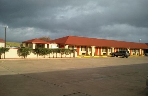 Pearsall Hotel | Royal Inn Pearsall
