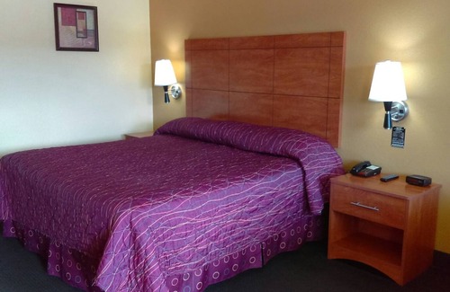 Pearsall Hotel | Royal Inn Pearsall