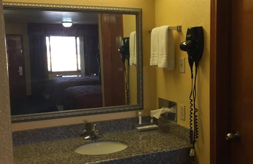 Pearsall Hotel | Royal Inn Pearsall