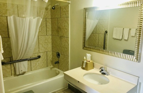 Richmond Hill Hotel | Royal Inn Richmond Hill- Savannah I-95