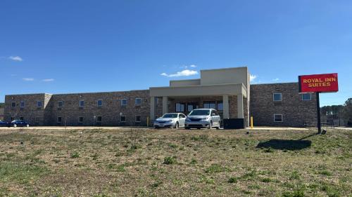 Adairsville Hotel | Royal Inn & Suites