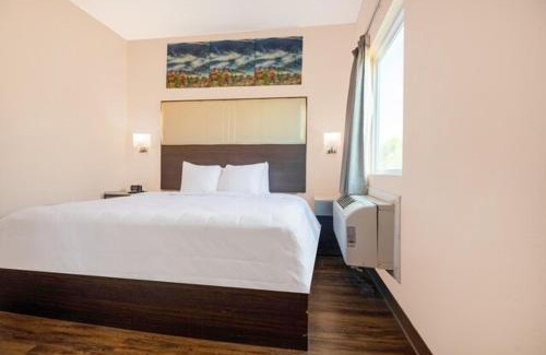 Adairsville Hotel | Royal Inn & Suites