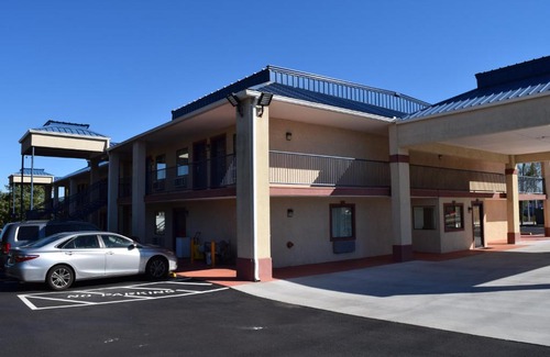 Douglasville Hotel | Royal Inn & Suites