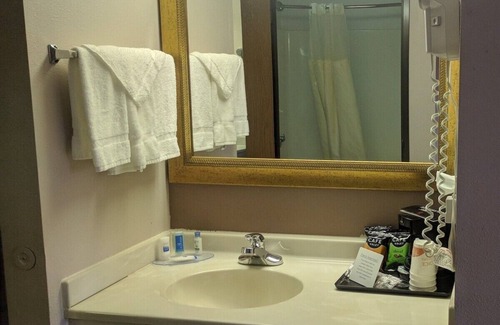 Huntington Hotel | Royal Inn Suites