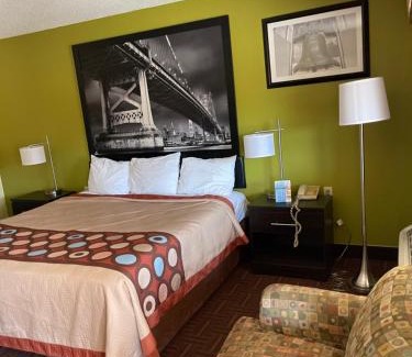 Bellmawr Hotel | Royal Inn