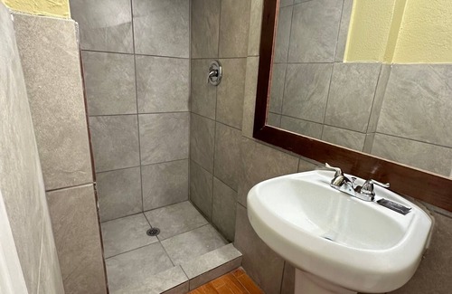 Kenedy Hotel | Royal Inn