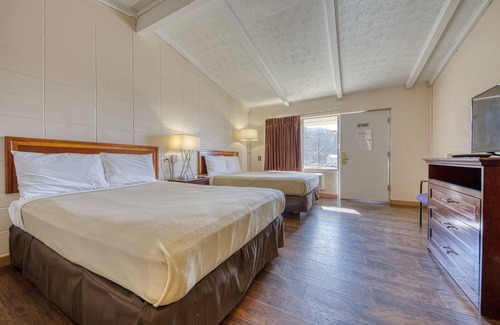 Oneida Hotel | Royal Inn