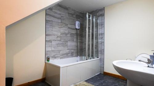 Old Trafford Apartment | Royal Living Apartment