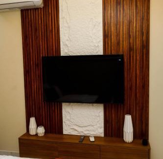 Osu Klottey Villa | Royal Luxe 2BR with smart lock, Fast WiFi & secure parking in Oyarifa, Accra
