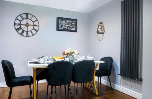 Brampton Apartment | Royal Luxe 6 Bed House in London