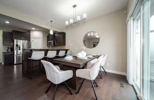 Southeast Edmonton House | Royal Maple Properties