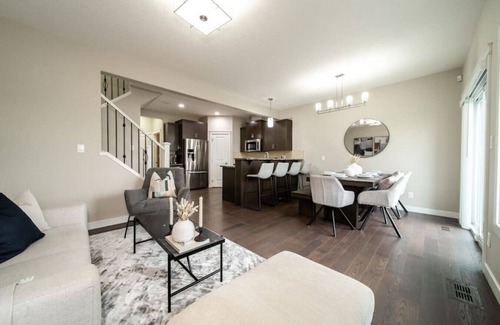 Southeast Edmonton House | Royal Maple Properties