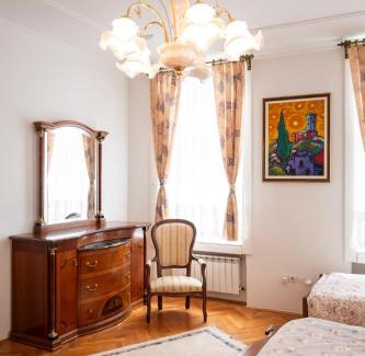 Old Town Apartment | Royal Meeting Point Apartment, Central Heart of Sarajevo