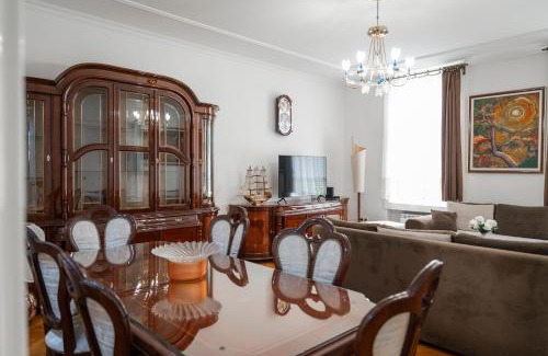 Old Town Apartment | Royal Meeting Point Apartment, Central Heart of Sarajevo