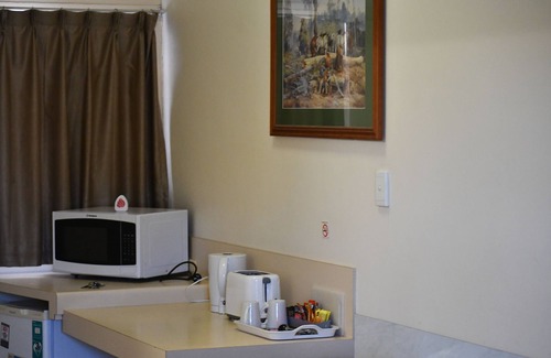 Allenstown Hotel | Royal Motel Rockhampton