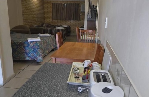 Allenstown Hotel | Royal Motel Rockhampton