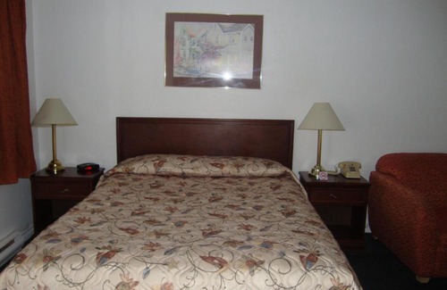 Napanee Hotel | Royal Napanee Inn