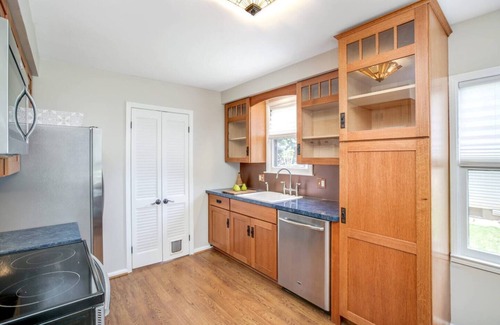 Royal Oak House | Royal Oak-Beaumont Bungalow