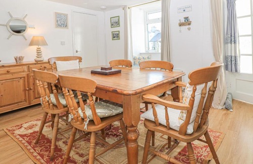 Amlwch House | Royal Oak Cottage