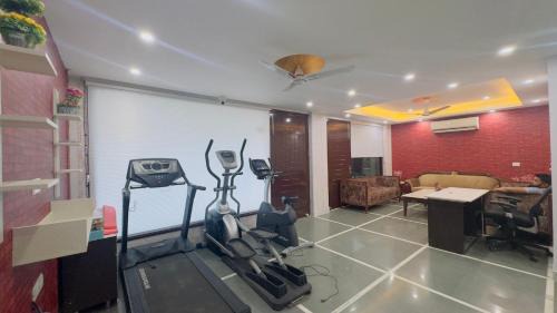 Jasola Apartment | Royal Palace 1 BHK - Kitchen, Balcony, lift, Gym,