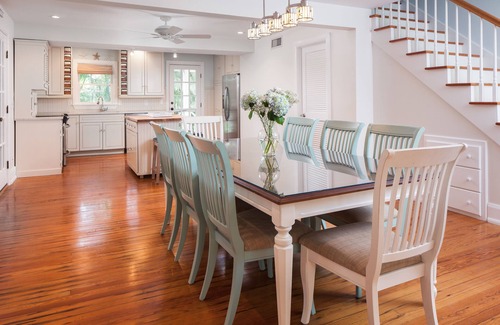 Old Naples House | Royal Palm Cottage - Walk to Beach and Fifth Ave
