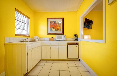 Dunmore Town Hotel | Royal Palm Hotel
