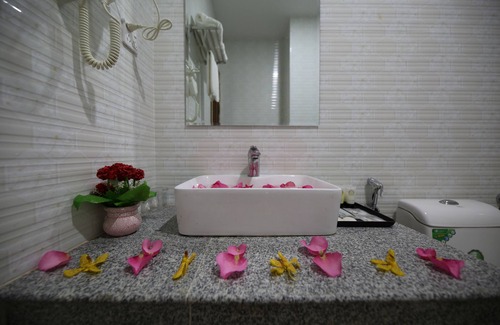 Mandalay Hotel | Royal Peacock Hotel