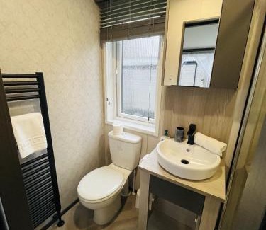 Allerthorpe Cabin | Royal Pines Lodge with Hot tub