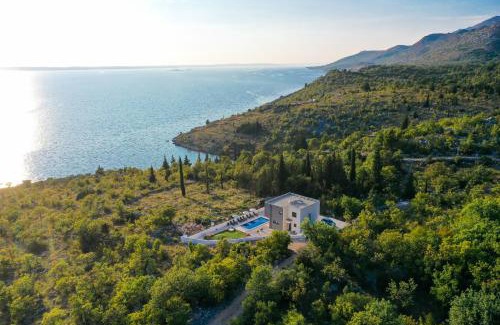 Starigrad Villa | Royal Promons - heated pool