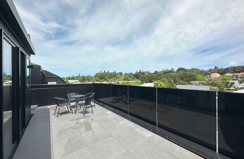 Royal Oak House | Royal Residency - 4BR Luxury Apartment