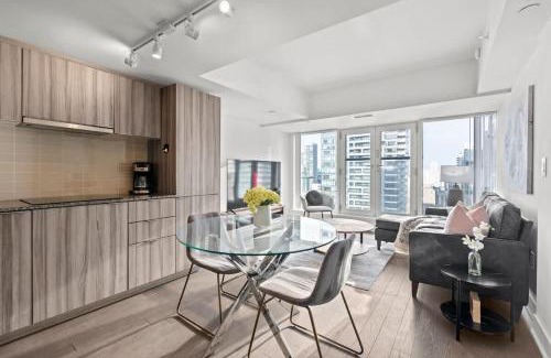 Bay Cloverhill House | Royal Retreat 1B Condo in Downtown Toronto Yorkville