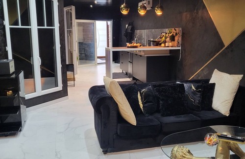 Beaucroissant Apartment | Royal Room-Suite-Royal-Ensuite-Terrace