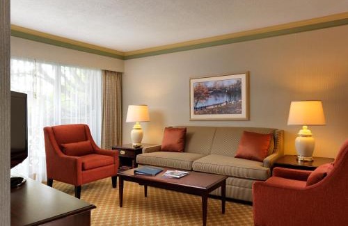 Inner Harbour Hotel | Royal Scot Hotel & Suites