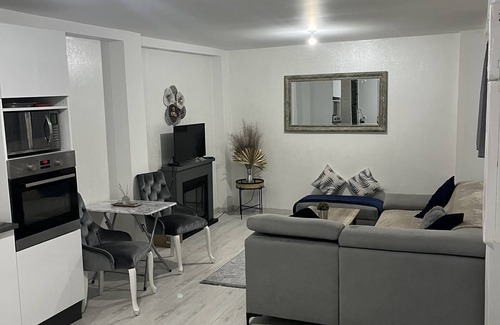 Livry-Gargan Apartment | Royal spa