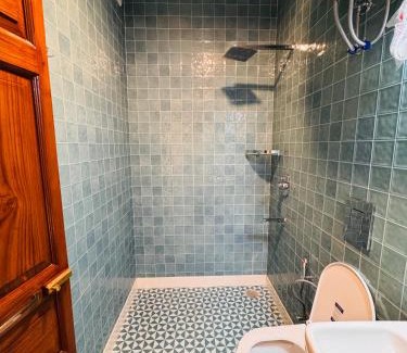 Hauz Khas Village Bed & Breakfast | Royal Suite 27