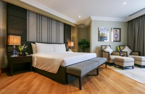 Jumeira 1 Hotel | Royal Suite Near Palm Strip Mall By Luxury Bookings