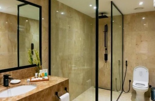 Jumeira 1 Hotel | Royal Suite Near Palm Strip Mall By Luxury Bookings