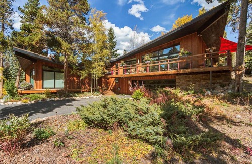 Weisshorn House | Royal Tiger Retreat