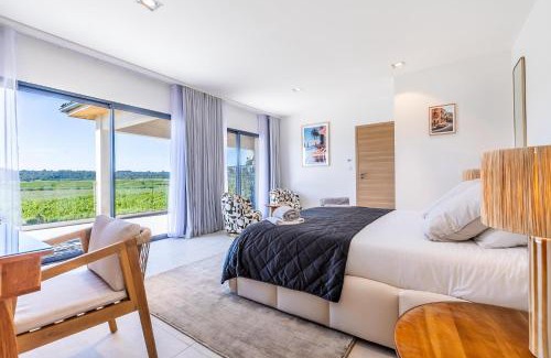 Plaissan Bed & Breakfast | Royal Tiki Lodges - Maison d'hôtes avec piscine chauffée - Chambres ou Villa entière - Villa SCL