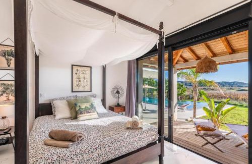 Plaissan Bed & Breakfast | Royal Tiki Lodges - Maison d'hôtes avec piscine chauffée - Chambres ou Villa entière - Villa SCL