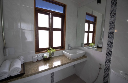 Ban Pong Hotel | Royal Train Garden Resort