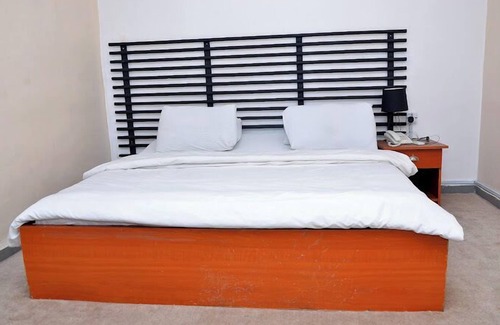 Port Harcourt Hotel | Royal Vantage Hotel and Suites